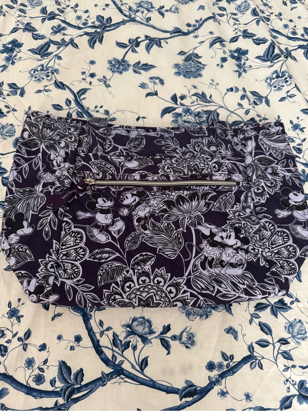 Vera Bradley Small Vera Totr Mickeys Floral Tonal